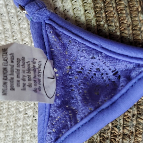 Diamond Lace Wicked Weasel rare-vintage thong bikini. Top: XS, Bottoms: large - Picture 9 of 9